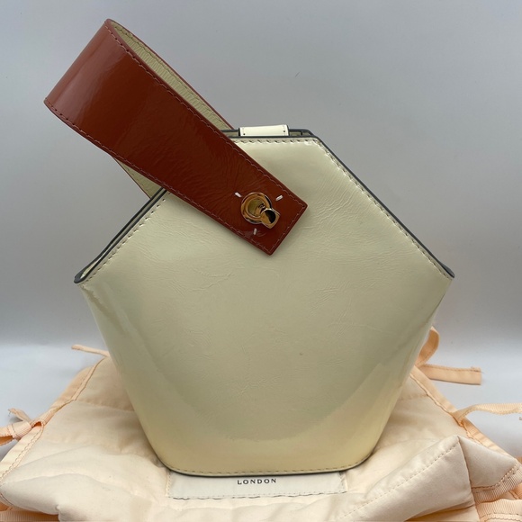 Danse Lente Full Set Mini Johnny Patent Leather Hexagonal Bucket Bag beige - Picture 8 of 12